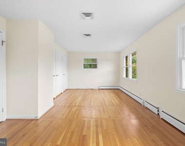 1036 Carper Street - Photo Thumbnail 20
