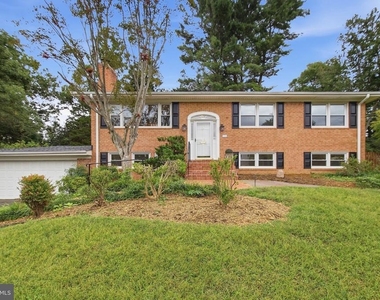 1036 Carper Street - Photo Thumbnail 2