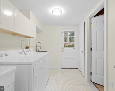 1036 Carper Street - Photo Thumbnail 38