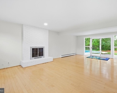 1036 Carper Street - Photo Thumbnail 29