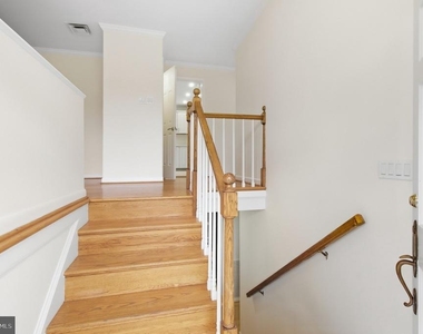 1036 Carper Street - Photo Thumbnail 3