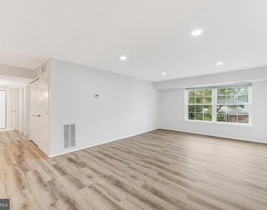 7621 Tremayne Place - Photo Thumbnail 8