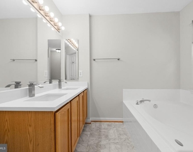 13653 Saint Johns Wood Place - Photo Thumbnail 25