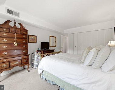 1643 Parkcrest Circle - Photo Thumbnail 15