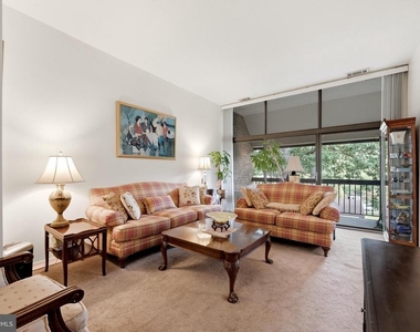 1643 Parkcrest Circle - Photo Thumbnail 5