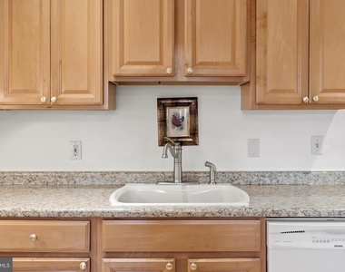1643 Parkcrest Circle - Photo Thumbnail 10