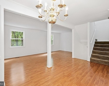 2915 Ellenwood Drive - Photo Thumbnail 7