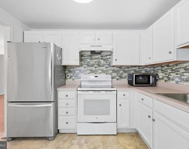 2915 Ellenwood Drive - Photo Thumbnail 6