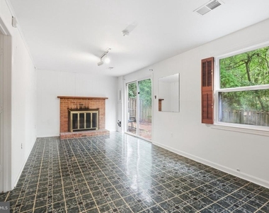 2915 Ellenwood Drive - Photo Thumbnail 15