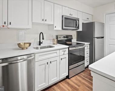 3303 Wyndham Circle - Photo Thumbnail 22