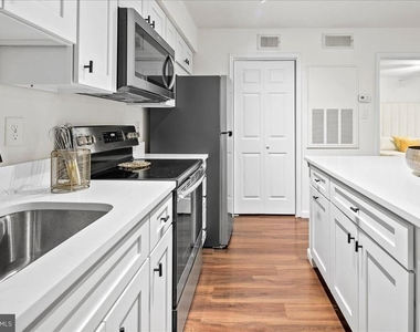 3303 Wyndham Circle - Photo Thumbnail 23