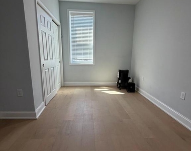 1247 Snyder Avenue - Photo Thumbnail 3