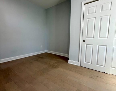 1247 Snyder Avenue - Photo Thumbnail 4