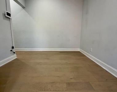 1247 Snyder Avenue - Photo Thumbnail 3