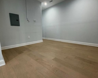 1247 Snyder Avenue - Photo Thumbnail 9