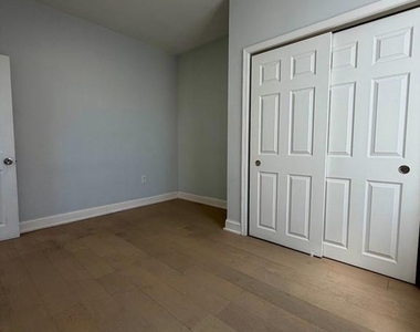 1247 Snyder Avenue - Photo Thumbnail 8