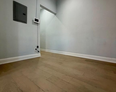 1247 Snyder Avenue - Photo Thumbnail 4