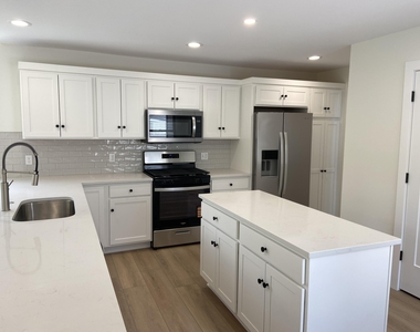 730 Violet Way - Photo Thumbnail 5