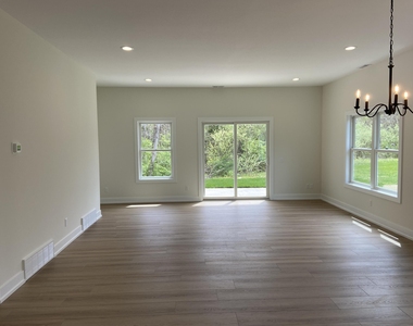 730 Violet Way - Photo Thumbnail 8
