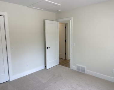 730 Violet Way - Photo Thumbnail 18