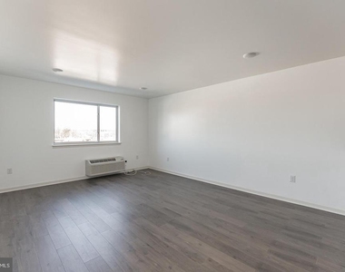 6649 Ridge Avenue - Photo Thumbnail 6