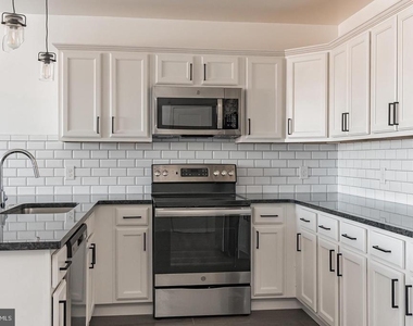 6649 Ridge Avenue - Photo Thumbnail 2