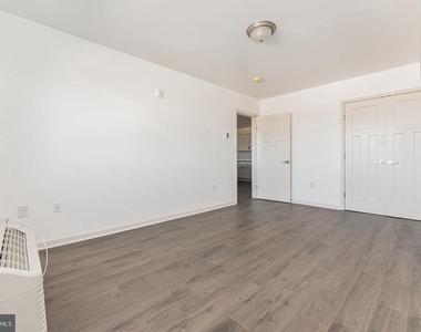 6649 Ridge Avenue - Photo Thumbnail 7
