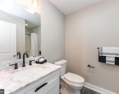 1001 N Marshall Street - Photo Thumbnail 8