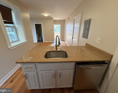 1001 N Marshall Street - Photo Thumbnail 4