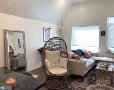 6615 Ridge Avenue - Photo Thumbnail 2