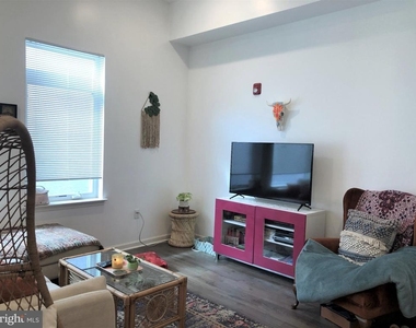6615 Ridge Avenue - Photo Thumbnail 3