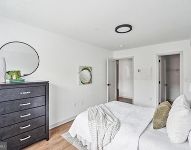 6515 Ridge Avenue - Photo Thumbnail 6