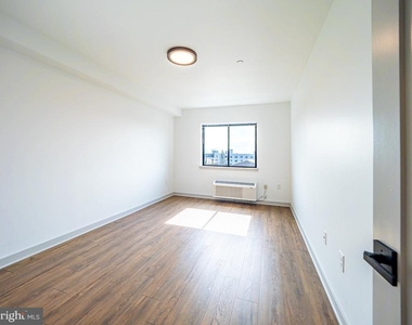 6515 Ridge Avenue - Photo Thumbnail 4