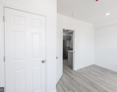 948 Belmont Avenue - Photo Thumbnail 5