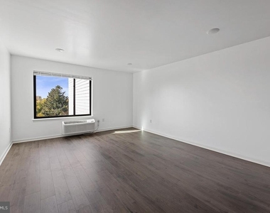 404 Fountain Street - Photo Thumbnail 3