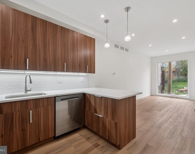 2209 N Franklin Street - Photo Thumbnail 4