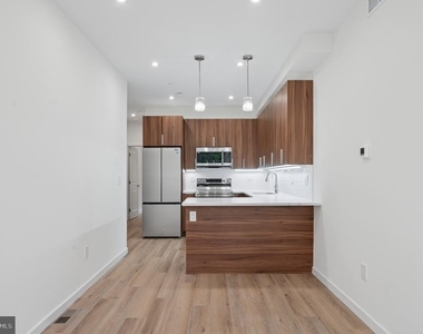 2209 N Franklin Street - Photo Thumbnail 7