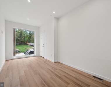 2209 N Franklin Street - Photo Thumbnail 2