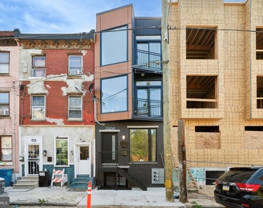 2209 N Franklin Street - Photo Thumbnail 1