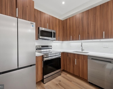 2209 N Franklin Street - Photo Thumbnail 8