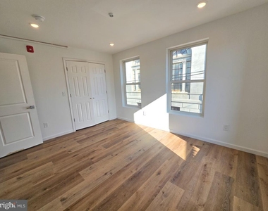 2401 Kensington Avenue - Photo Thumbnail 9
