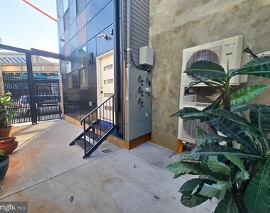 2401 Kensington Avenue - Photo Thumbnail 12