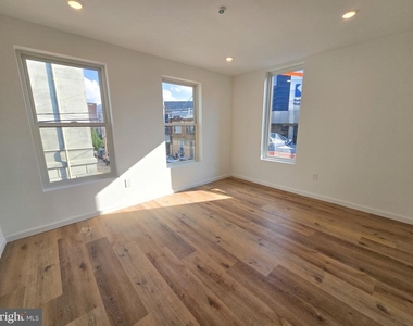 2401 Kensington Avenue - Photo Thumbnail 7
