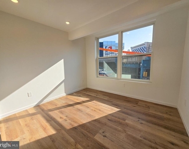 2401 Kensington Avenue - Photo Thumbnail 6