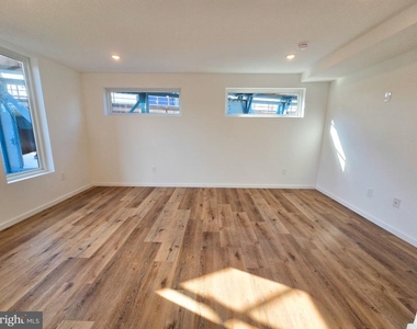 2401 Kensington Avenue - Photo Thumbnail 3