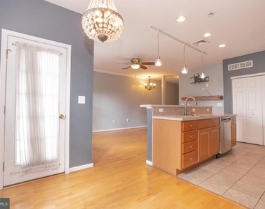 3138 W Master Street - Photo Thumbnail 3