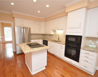 100 Preston Pines Drive - Photo Thumbnail 10