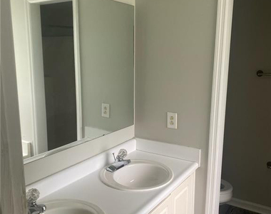 163 Independence Drive - Photo Thumbnail 5