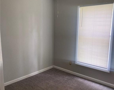 163 Independence Drive - Photo Thumbnail 4