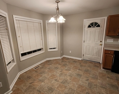 134 W Oak Avenue - Photo Thumbnail 4